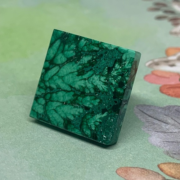 Malachite Pyramid - Picture 6 of 11